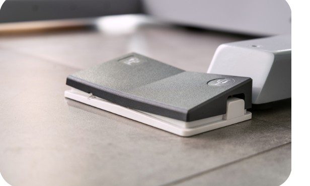 A press of the foot switch raises the platform